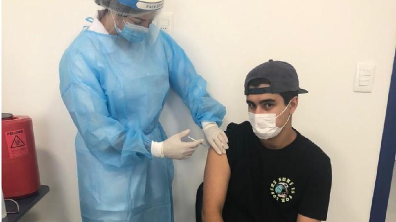 Jovens cruzam fronteira com Uruguai por vacina contra covid-19: 'No Brasil, ia demorar muito' - Arquivo pessoal/BBC