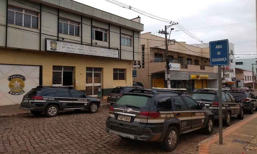 Preso homem que matou ex-companheira em São Gonçalo do Rio Abaixo - Suspeito foi levado para o cárcere da Delegacia de Santa Bárbara. A prisão é temporária