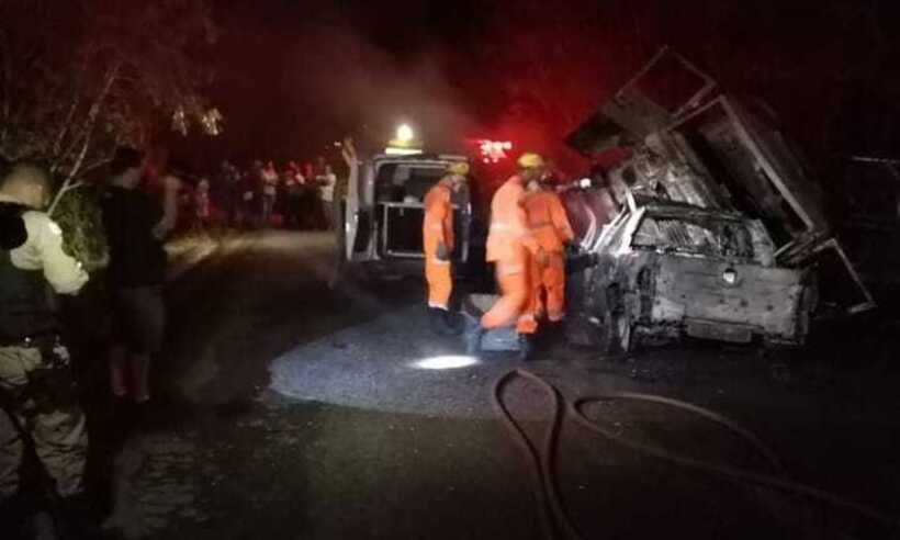 Cinco pessoas morrem em acidente na MG-060; motorista não tinha habilitação - Corpo de Bombeiros/Divulgação