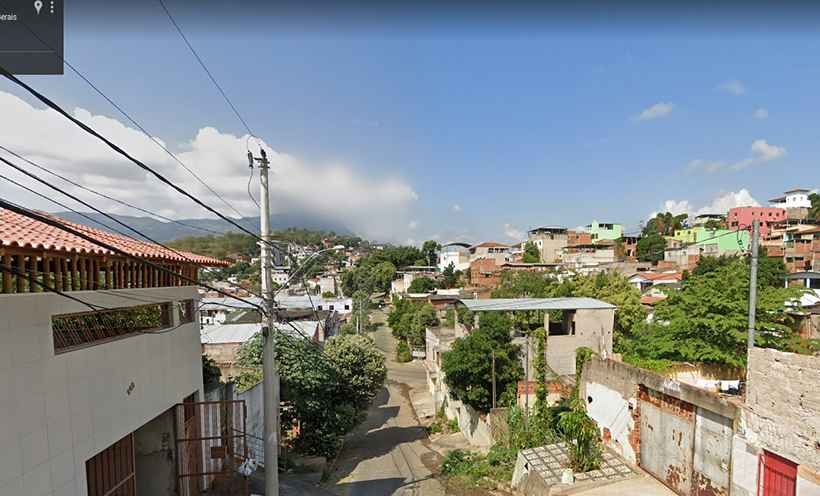 Pai que torturava o filho de 6 anos é preso em Valadares - Google Street View