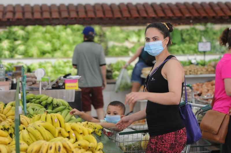 Preço de frutas assusta consumidor de BH; mamão é o vilão, com alta de 128% - Leandro Couri/EM/DA Press