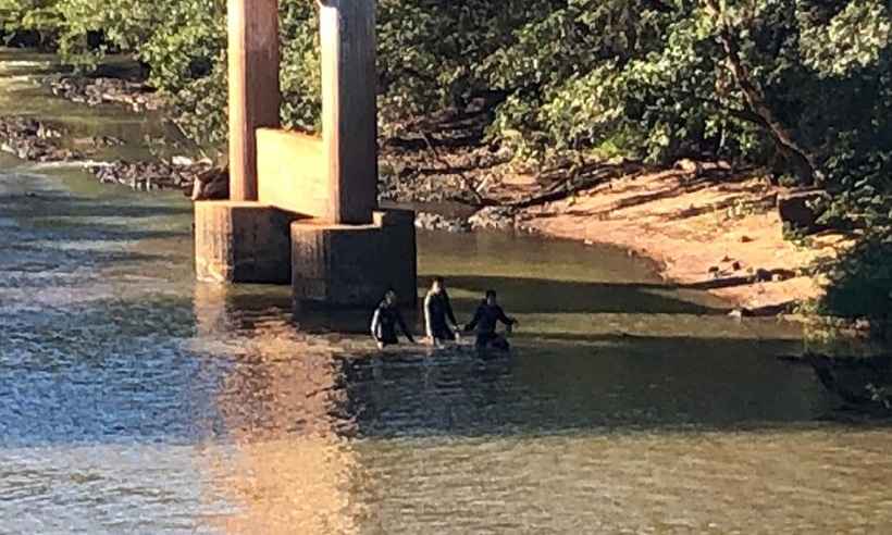 Bombeiros resgatam corpo de homem que se afogou no Rio Tejuco - CBMMG/Divulgação