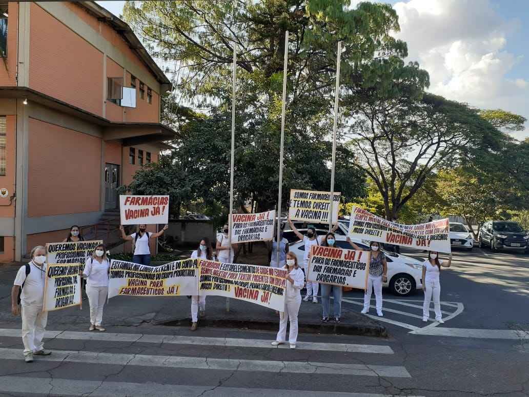 COVID-19: farmacêuticos pedem agilidade na vacinação da categoria em Betim - Rede Social/Reprodução