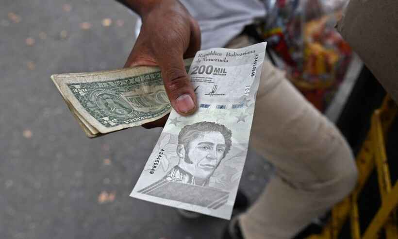 "Salve-se quem puder": uma radiografia da deprimida economia da Venezuela - Federico PARRA / AFP