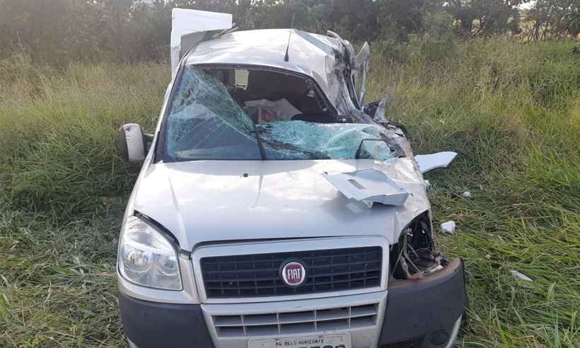 Van com sedativos para intubados capota, mas carga fica intacta - Mauricio Ferreira