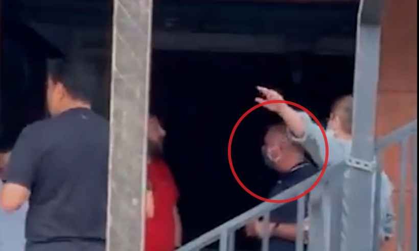 COVID-19: prefeito de Poços de Caldas é flagrado em aglomeração em bar - Reprodução Redes Sociais