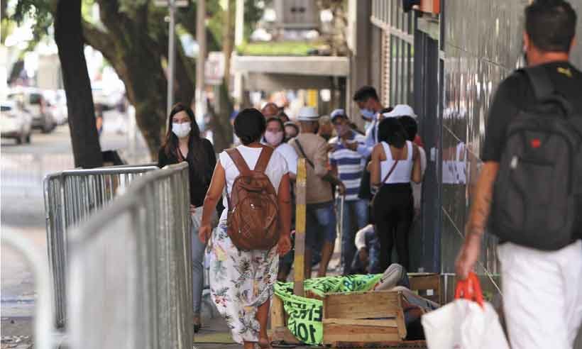 COVID-19: doentes crônicos buscam vez entre prioritários na vacinação - Edésio Ferreira/EM/D.A Press - 29/3/21