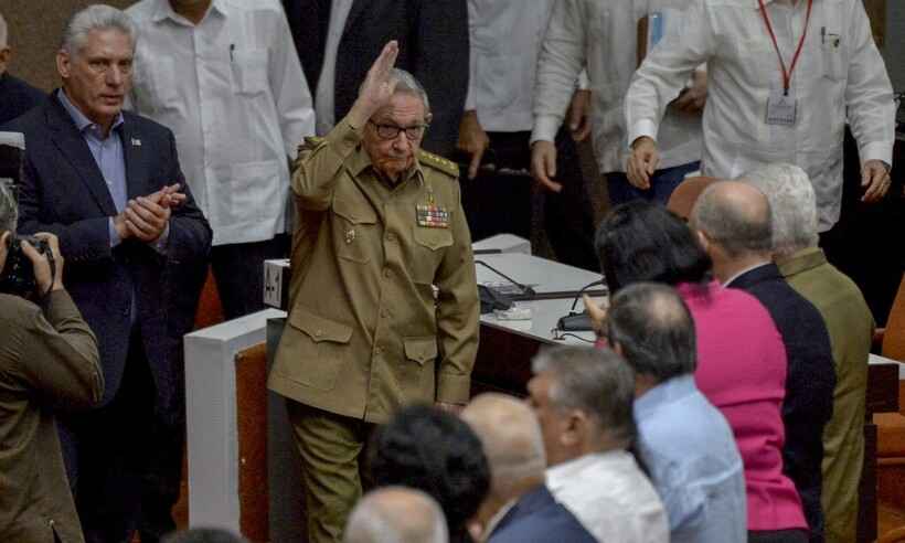 Raúl Castro se vai, mas Cuba continuará na mesma linha - YAMIL LAGE / AFP