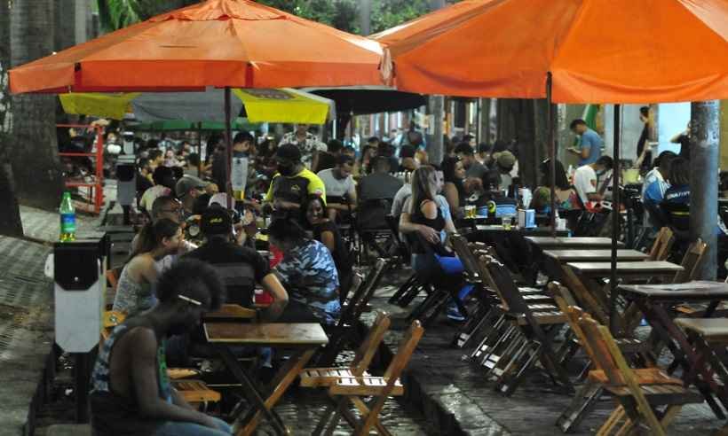 Bares e restaurantes de BH reabrem na quinta (22/4), com venda de bebidas - Tulio Santos/EM/D.A Press