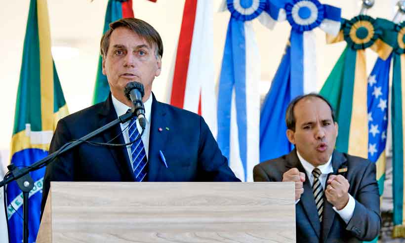 Bolsonaro está entre a cruz e a caldeirinha com Orçamento e CPI da COVID - ISAC NÓBREGA/PR - 15/4/21