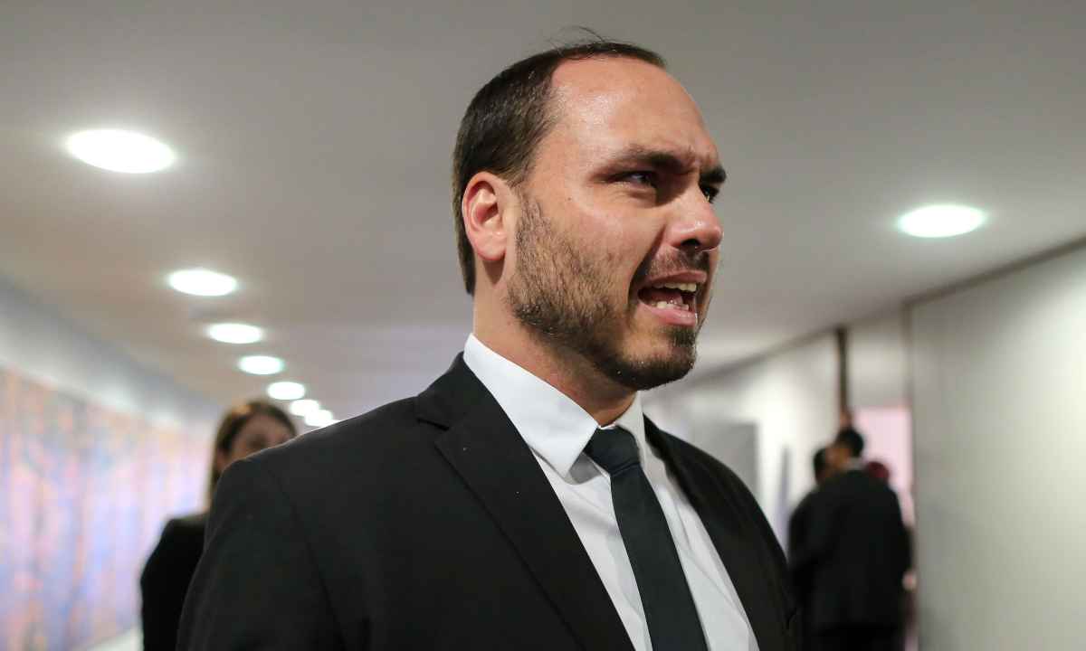 'Não é piada': Carlos Bolsonaro confunde proteção de dados com tema LGBT - Sergio Lima/AFP - 12/11/2019 