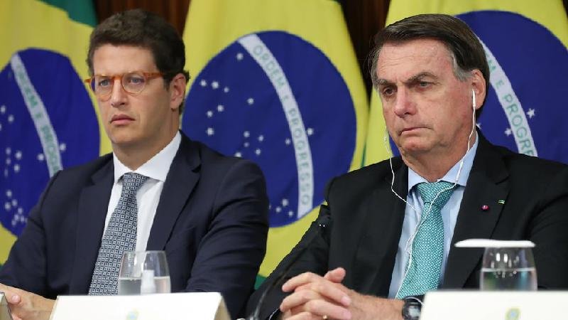 Pressionado, Bolsonaro promete na Cúpula do Clima dobrar recursos para repressão ao desmatamento - Reuters