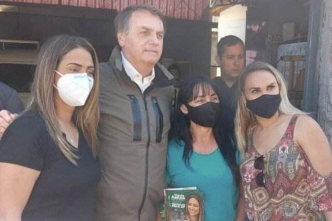 Bolsonaro gera aglomeração em visita a Ceilândia, no DF, neste sábado  - Instagram/Reprodução 