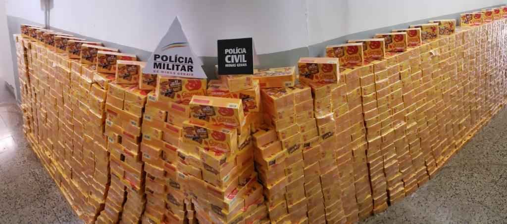 Operação em Campos Altos apreende mais de mil caixas de chocolate saqueadas - PC de Campos Altos/Divulgação