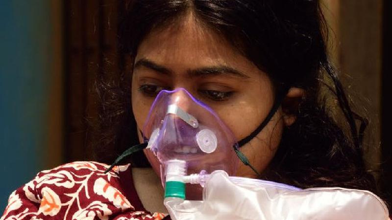 Falta de oxigênio e fogueiras improvisadas para cremação marcam tragédia da covid-19 na Índia - Getty Images