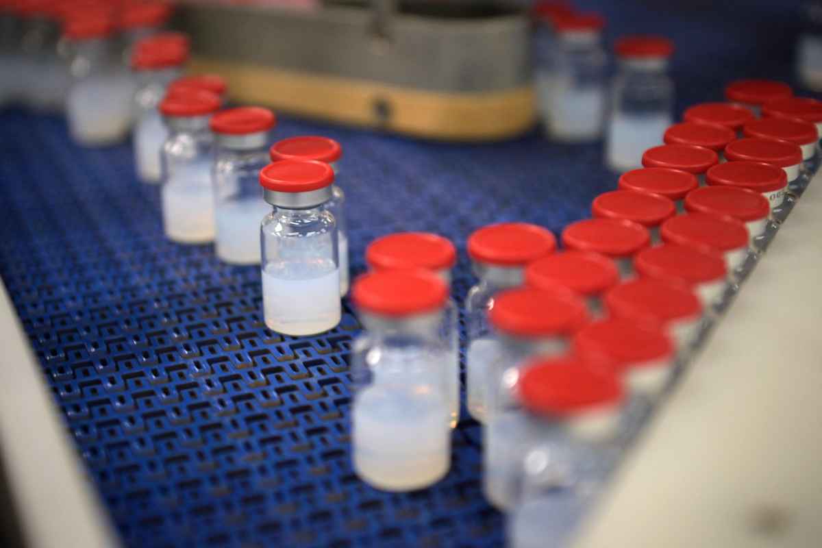 COVID: Moderna, pioneiro da vacina, acelera produção para manter seu espaço - AFP / GUILLAUME SOUVANT