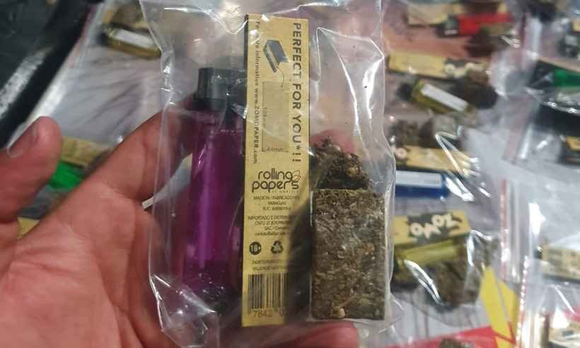 Polícia prende jovem e descobre venda de 'kits maconha' em BH - Polícia Militar/Divulgação