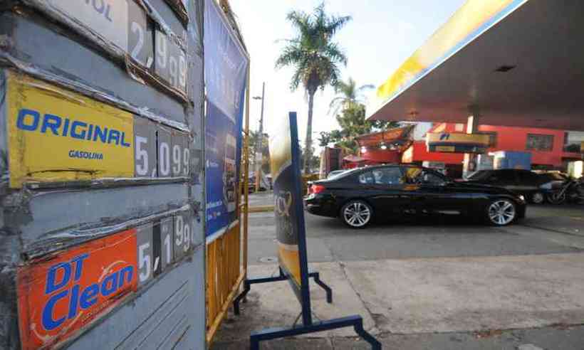 Petrobras reduz preço da gasolina e diesel em 2% após troca de comando  - Leandro Couri/em/D.A Press 