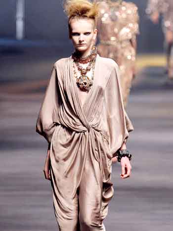 luto na moda - REUTERS