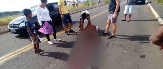 Homem é espancado após ter urinado no meio da rua em Minas - Redes Sociais