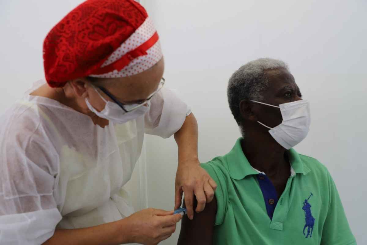 COVID-19: Ibirité começa a vacinar pessoas com 60 anos nesta sexta (7/5) - Prefeitura de Ibirité/Divulgação