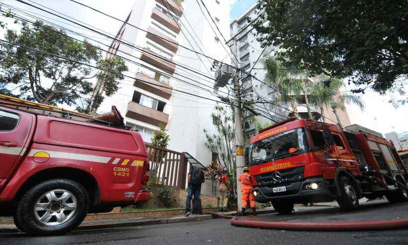 Apartamento pega fogo no Bairro Anchieta, Região Centro-Sul de BH; veja  - Gladyston Rodrigues/EM/D.A Press