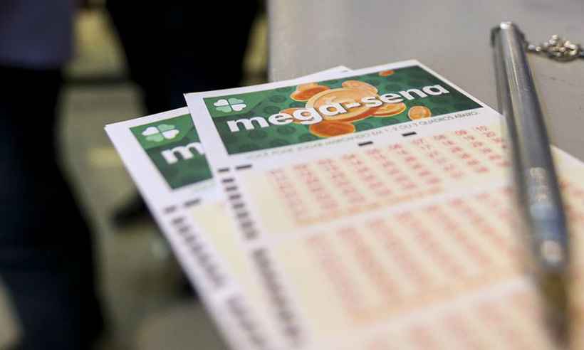 Ninguém acerta e Mega-Sena acumula em R$ 27 milhões; veja as dezenas - Marcelo Camargo/Agência Brasil