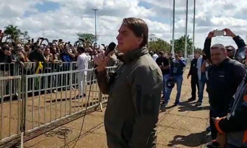 Bolsonaro convoca para manifestações a favor dele no dia 15: 'Eu vou lá' - Reprodução da internet/Facebook