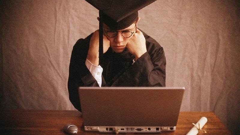 Desemprego no Brasil da pandemia: Doutor em engenharia espacial vende doces - Getty Images/Steve Prezant