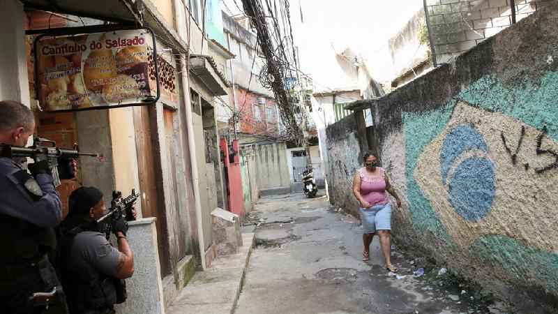 Cultura do medo e legado da ditadura ajudam a explicar truculência da polícia do Rio, diz ex-chefe das UPPs - Reuters