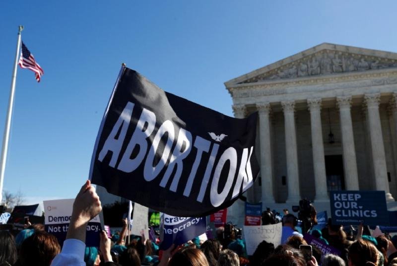Aborto nos EUA: como novo caso na Suprema Corte pode limitar direito à interrupção da gravidez - Reuters