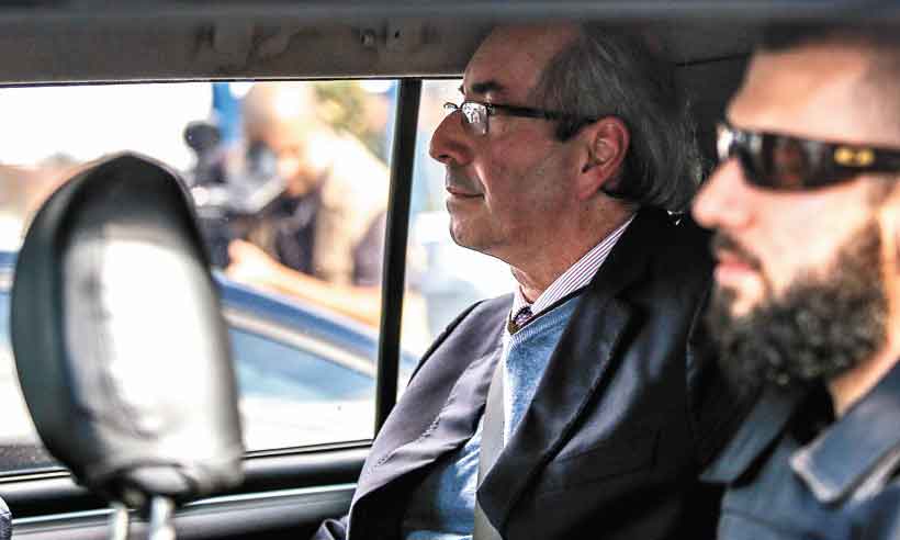 De volta, o ex-presidente da Câmara Eduardo Cunha repete Chacrinha - Jonathan Campos/Gazeta do Povo - 14/6/17