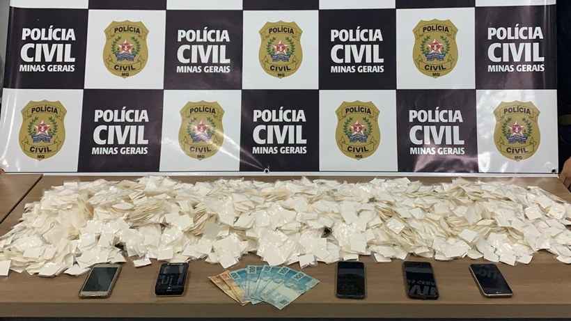 Casal é preso com 5 mil papelotes de cocaína em Córrego do Bom Jesus - Reprodução Polícia Civil 