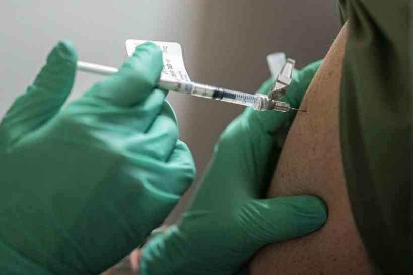Oregon, nos EUA, sorteará US$ 1 milhão entre vacinados contra COVID-19 - Nathan Howard/AFP