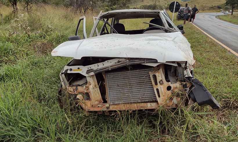 Pneu estoura, carro capota e adolescente de 15 anos morre em Minas - Divulgação/PMRv