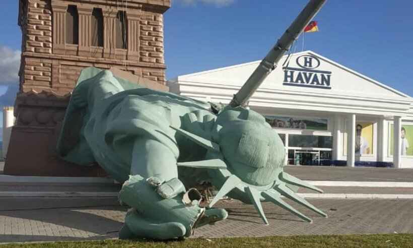 Vídeo: vento derruba estátua da Havan - Reprodução/Twitter Paulo Pimenta @DeuptadoFederal