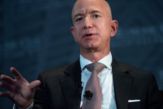 Jeff Bezos volta a ser homem mais rico do mundo, horas após perder o posto - SAUL LOEB/AFP