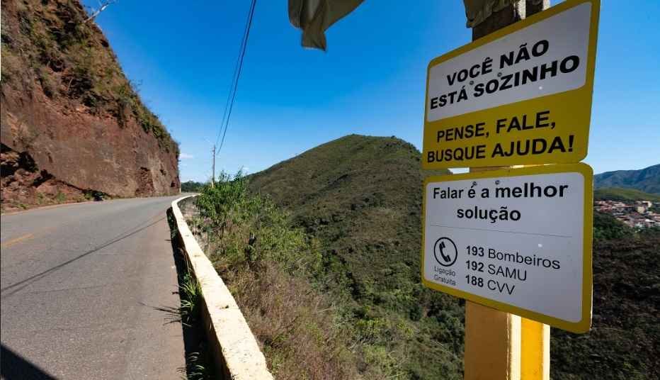 Instalação de placas em avenida de Ouro Preto amplia debate sobre suicídio - Neno Vianna/Divulgação