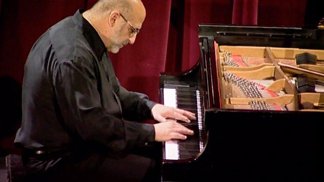 O médico que virou pianista e compositor após ser atingido por um raio - BBC