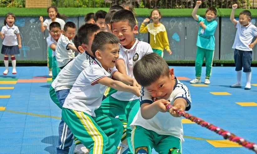 China autoriza três filhos por família - STR / AFP