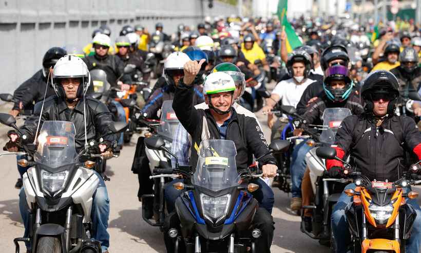 Aziz sobre passeio de moto de Bolsonaro: 'Motoqueiros do apocalipse' - Alan Santos/Presidência da República