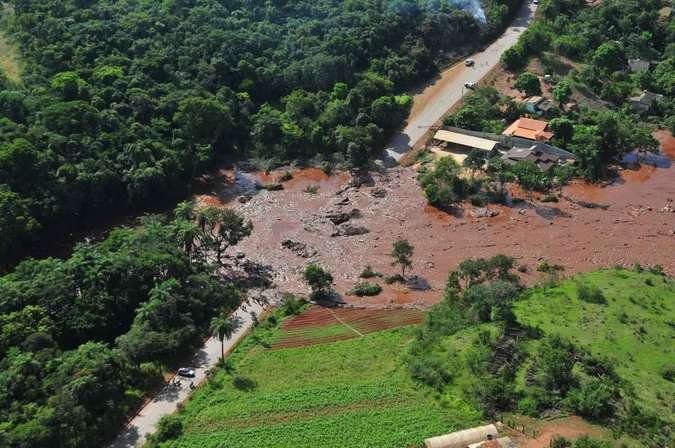 Sistema organiza frota de 62 caminhões-pipa para abastecer atingidos - Gladyston Rodrigues/EM/D.A.Press
