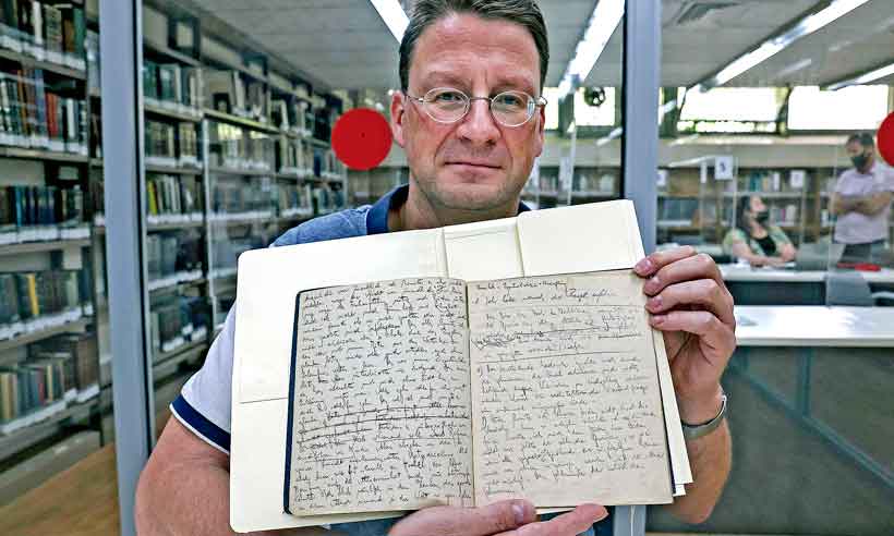 Biblioteca de Israel exibe em site manuscritos e desenhos de Franz Kafka - Menahem Kahana/AFP