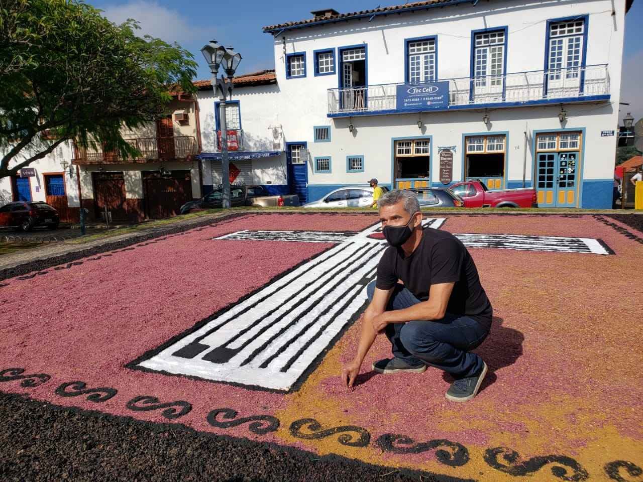 Tapetes de Corpus Christi em Sabará foram feitos com casca da jabuticaba - Prefeitura de Sabará/Divulgação