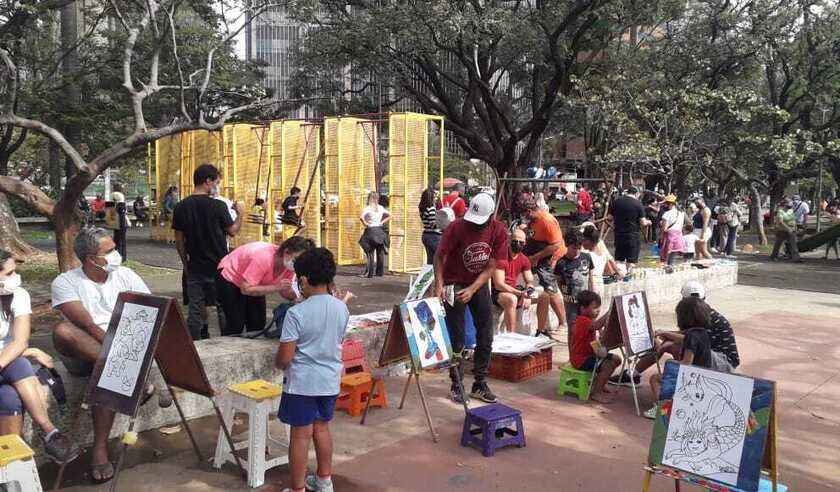 Praça da Assembleia tem domingo movimentado. Índices de COVID-19 pioraram - Jair Amaral/EM/DA Press