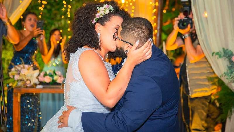 Relacionamento de cortejo: casal namora por anos e dá primeiro beijo só no altar - Arquivo pessoal