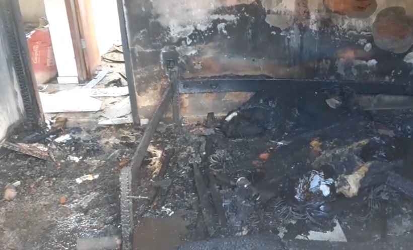 Homem deixa palito de fósforo aceso cair em cima da cama e queima sua casa - Reprodução Redes Sociais