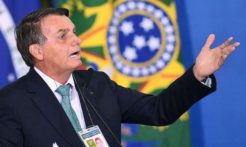 Em culto, Bolsonaro volta a questionar a eficácia das vacinas contra COVID - Evaristo Sá/AFP