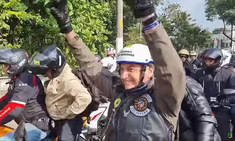 Acompanhado de apoiadores, Bolsonaro saiu em motociata em São Paulo - Reprodução/Youtube