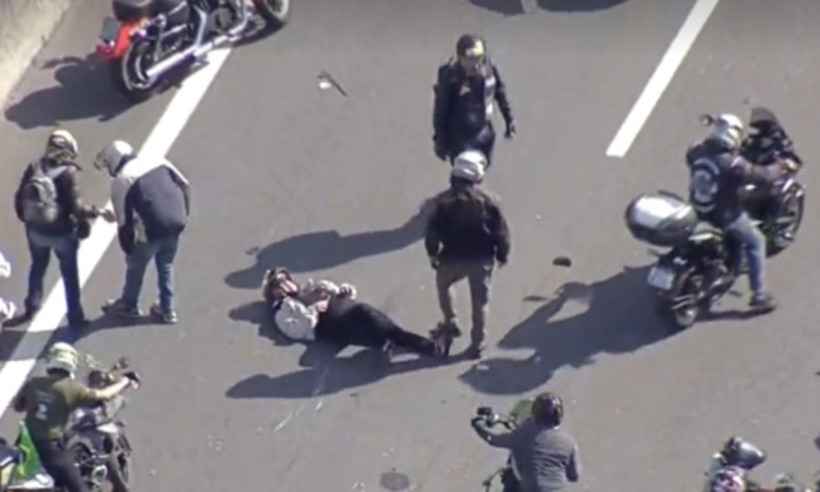 Motociclista causa acidente durante motociata de Bolsonaro em SP - Reprodução/Redes sociais